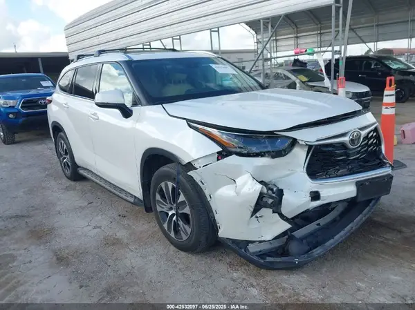 5TDGZRAH1MS078741 2021 TOYOTA HIGHLANDER - Image 1