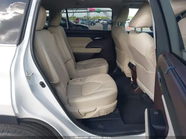 5TDGZRAH1MS078741 2021 TOYOTA HIGHLANDER - Image 8