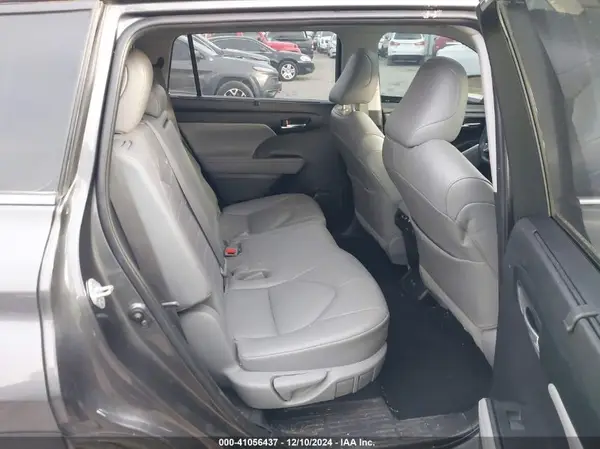 5TDGZRAH1MS089836 2021 TOYOTA HIGHLANDER - Image 8
