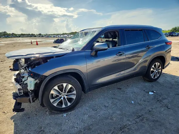 5TDGZRAH1MS516349 2021 TOYOTA HIGHLANDER - Image 1