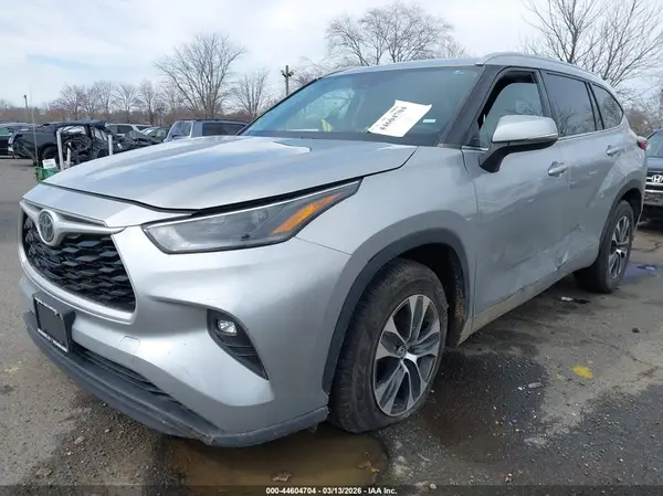 5TDGZRAH1MS516383 2021 TOYOTA HIGHLANDER - Image 2