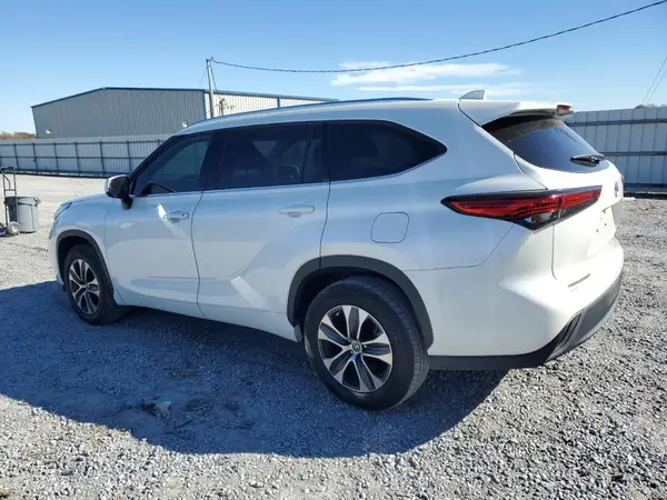 5TDGZRAH1MS518277 2021 TOYOTA HIGHLANDER - Image 2