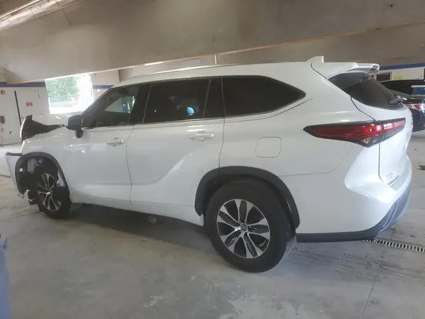 5TDGZRAH1MS519669 2021 TOYOTA HIGHLANDER - Image 2