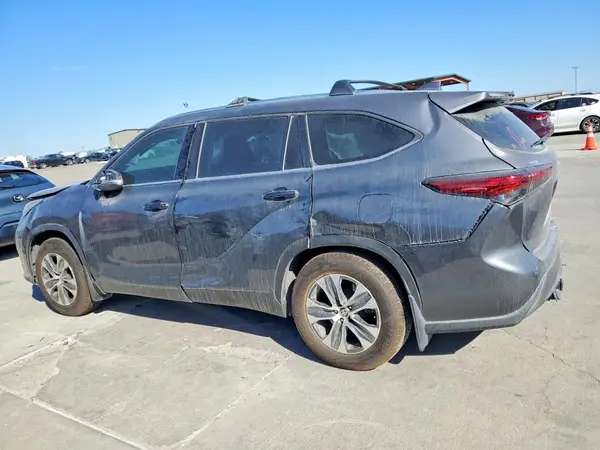 5TDGZRAH1MS531546 2021 TOYOTA HIGHLANDER - Image 2