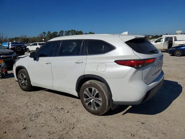 5TDGZRAH1NS094035 2022 TOYOTA HIGHLANDER - Image 2