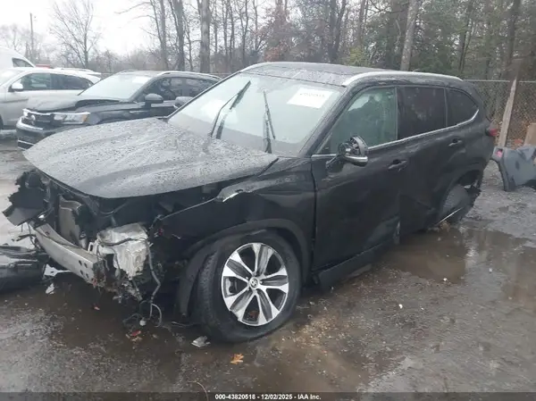 5TDGZRAH1NS111450 2022 TOYOTA HIGHLANDER - Image 2