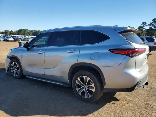 5TDGZRAH1NS112260 2022 TOYOTA HIGHLANDER - Image 2