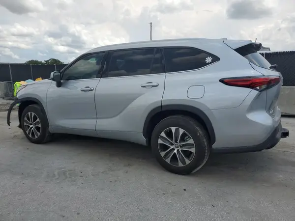 5TDGZRAH1NS113361 2022 TOYOTA HIGHLANDER - Image 2