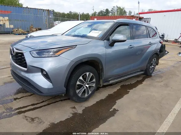 5TDGZRAH1NS120472 2022 TOYOTA HIGHLANDER - Image 2