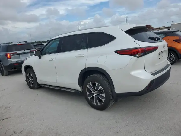 5TDGZRAH1NS127793 2022 TOYOTA HIGHLANDER - Image 2