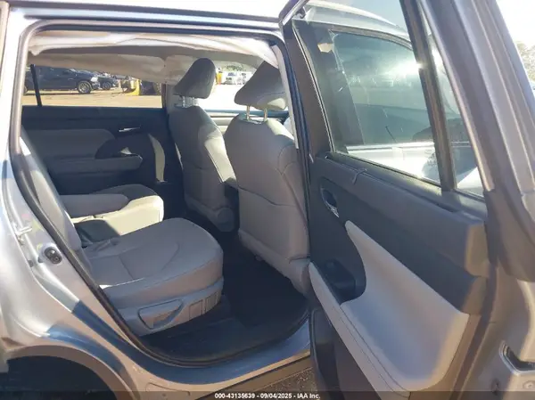 5TDGZRAH1NS131682 2022 TOYOTA HIGHLANDER - Image 8