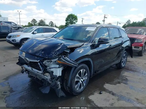 5TDGZRAH1NS538840 2022 TOYOTA HIGHLANDER - Image 2