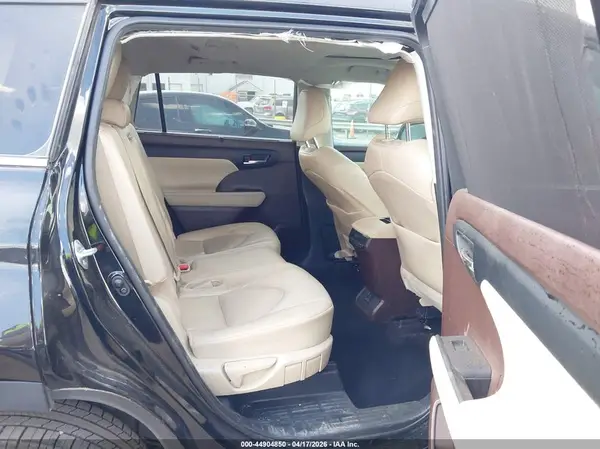 5TDGZRAH1NS538840 2022 TOYOTA HIGHLANDER - Image 8
