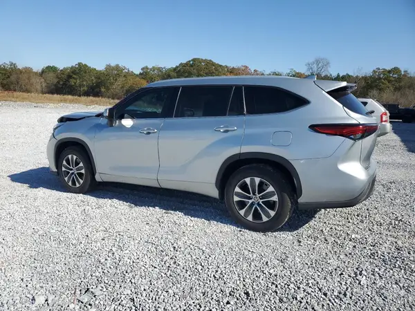 5TDGZRAH1NS547277 2022 TOYOTA HIGHLANDER - Image 2