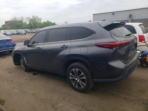5TDGZRAH1NS550678 2022 TOYOTA HIGHLANDER - Image 2