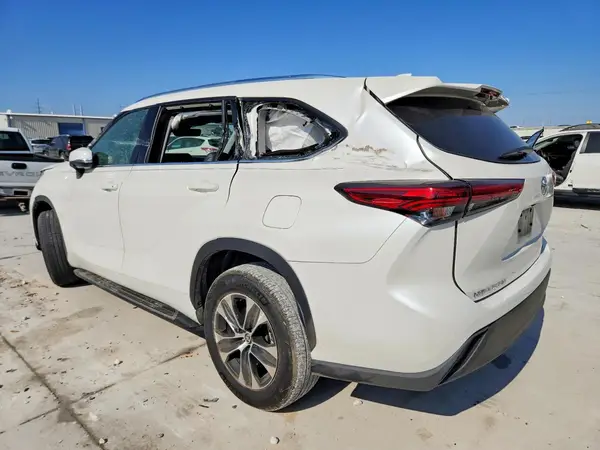 5TDGZRAH2LS001925 2020 TOYOTA HIGHLANDER - Image 2