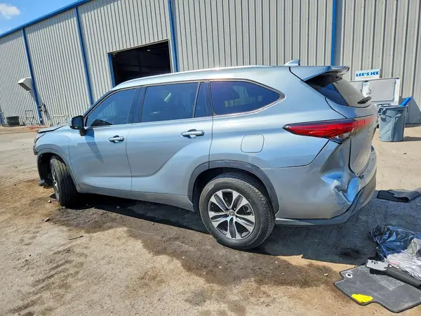 5TDGZRAH2LS005764 2020 TOYOTA HIGHLANDER - Image 2