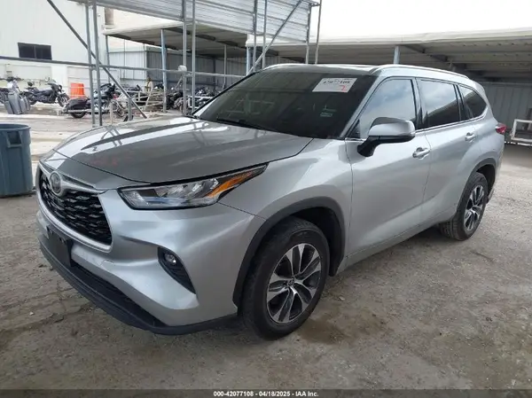 5TDGZRAH2LS009331 2020 TOYOTA HIGHLANDER - Image 2