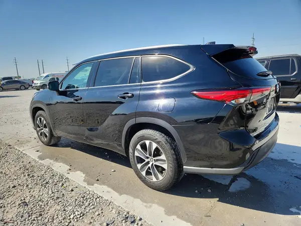 5TDGZRAH2LS009751 2020 TOYOTA HIGHLANDER - Image 2