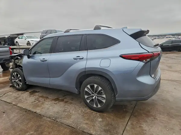 5TDGZRAH2LS019650 2020 TOYOTA HIGHLANDER - Image 2