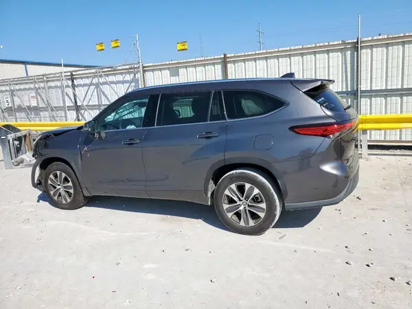 5TDGZRAH2LS021768 2020 TOYOTA HIGHLANDER - Image 2
