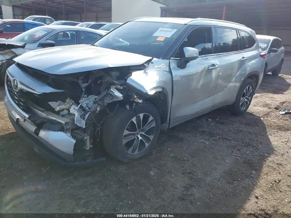 5TDGZRAH2LS029546 2020 TOYOTA HIGHLANDER - Image 2