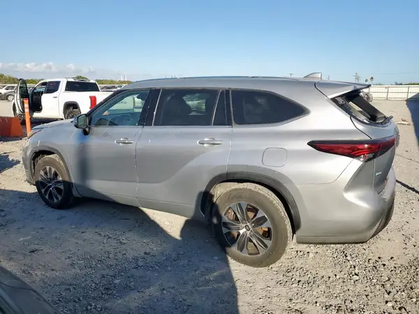 5TDGZRAH2LS500031 2020 TOYOTA HIGHLANDER - Image 2