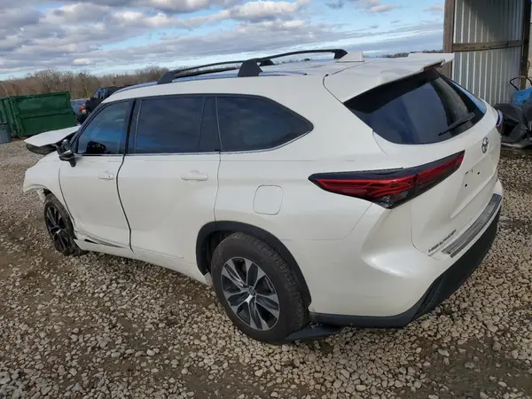 5TDGZRAH2LS502880 2020 TOYOTA HIGHLANDER - Image 2