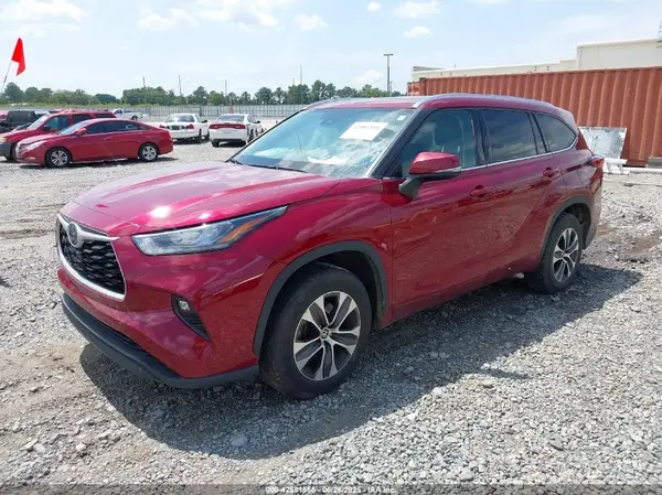 5TDGZRAH2LS503706 2020 TOYOTA HIGHLANDER - Image 2