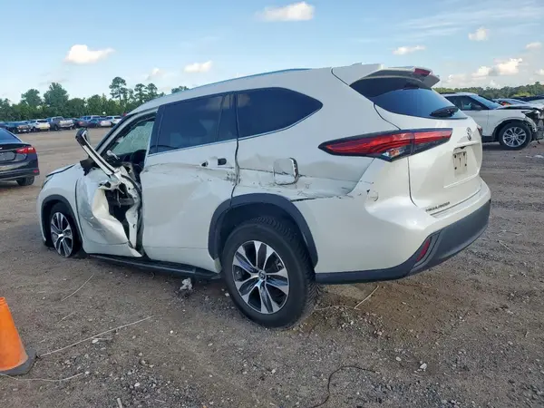 5TDGZRAH2LS503950 2020 TOYOTA HIGHLANDER - Image 2