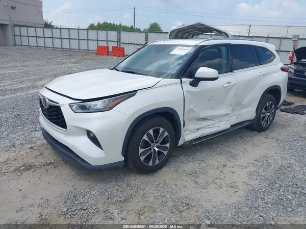 5TDGZRAH2LS508551 2020 TOYOTA HIGHLANDER - Image 2