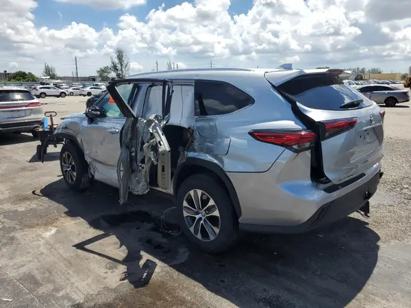5TDGZRAH2LS512356 2020 TOYOTA HIGHLANDER - Image 2