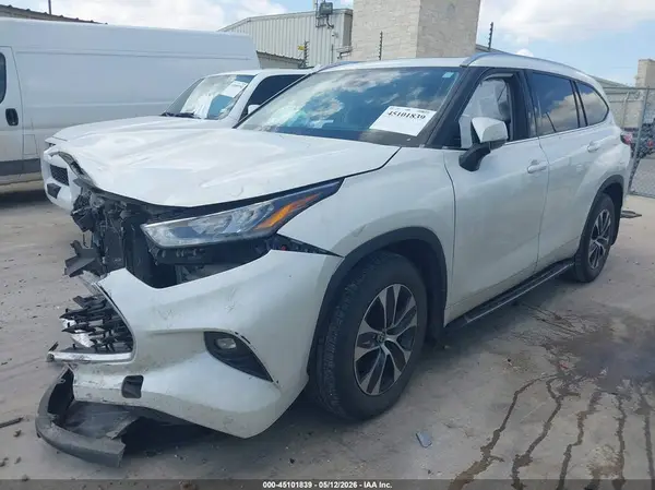 5TDGZRAH2LS512938 2020 TOYOTA HIGHLANDER - Image 2