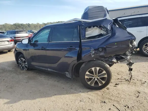 5TDGZRAH2MS038054 2021 TOYOTA HIGHLANDER - Image 2