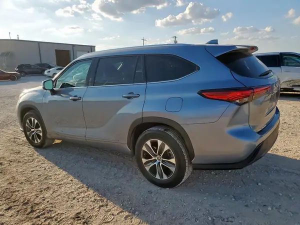 5TDGZRAH2MS042511 2021 TOYOTA HIGHLANDER - Image 2