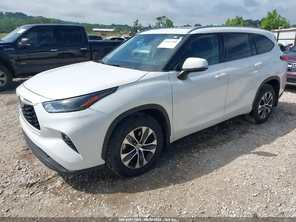 5TDGZRAH2MS043898 2021 TOYOTA HIGHLANDER - Image 2