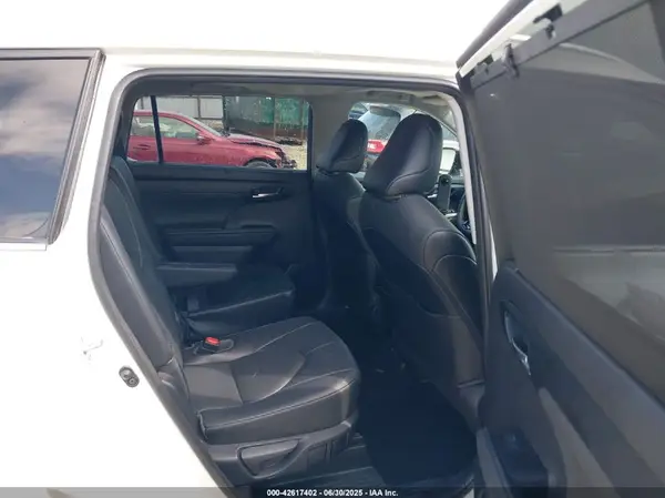 5TDGZRAH2MS043898 2021 TOYOTA HIGHLANDER - Image 8