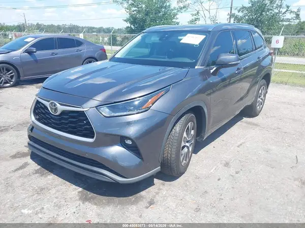 5TDGZRAH2MS050320 2021 TOYOTA HIGHLANDER - Image 2
