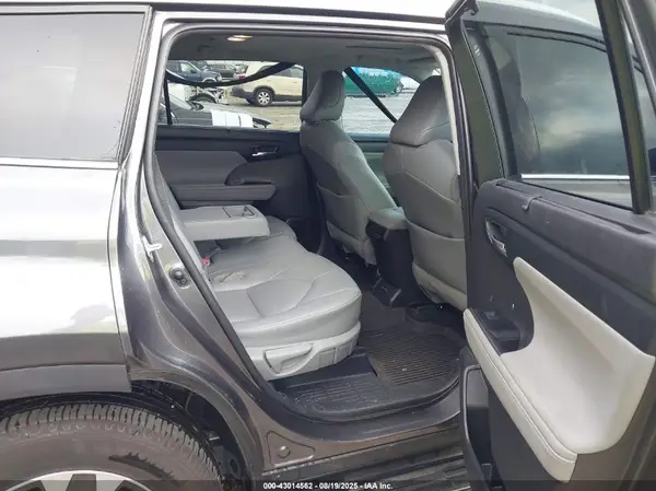 5TDGZRAH2MS054223 2021 TOYOTA HIGHLANDER - Image 8