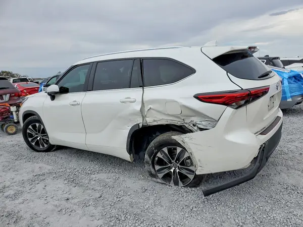 5TDGZRAH2MS054819 2021 TOYOTA HIGHLANDER - Image 2
