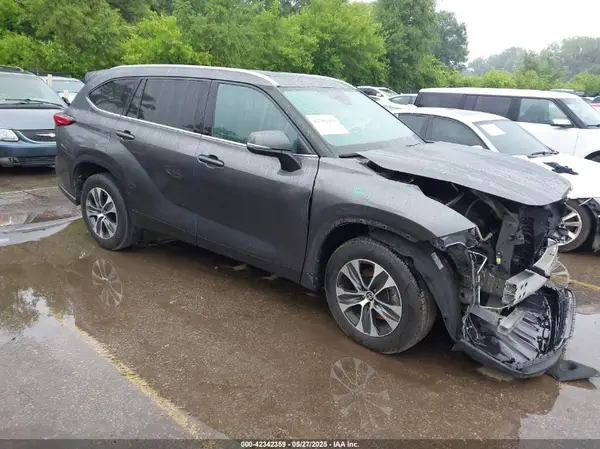 5TDGZRAH2MS056134 2021 TOYOTA HIGHLANDER - Image 1