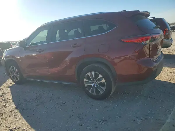 5TDGZRAH2MS056196 2021 TOYOTA HIGHLANDER - Image 2