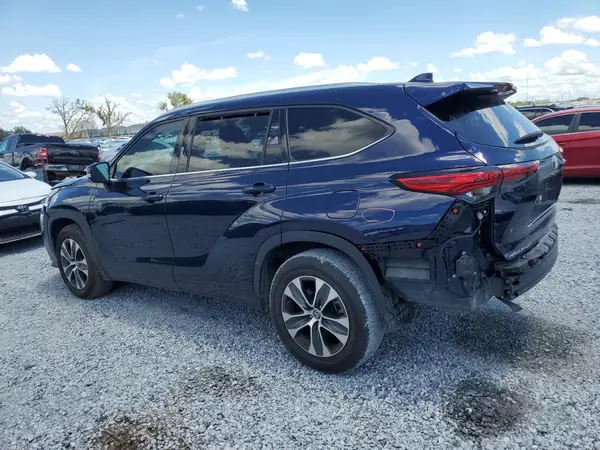 5TDGZRAH2MS062452 2021 TOYOTA HIGHLANDER - Image 2