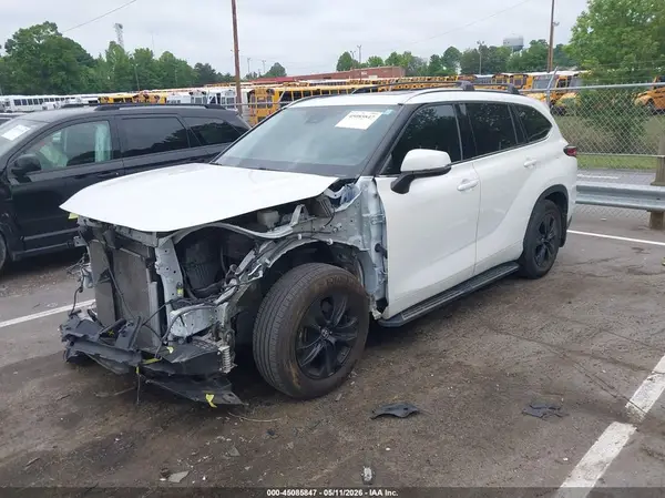 5TDGZRAH2MS079462 2021 TOYOTA HIGHLANDER - Image 2