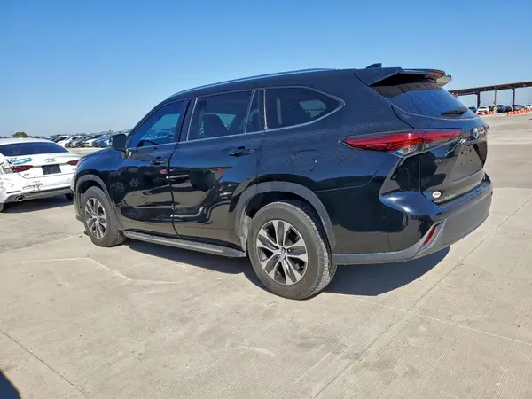 5TDGZRAH2MS080031 2021 TOYOTA HIGHLANDER - Image 2