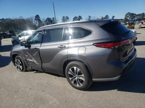 5TDGZRAH2MS082863 2021 TOYOTA HIGHLANDER - Image 2