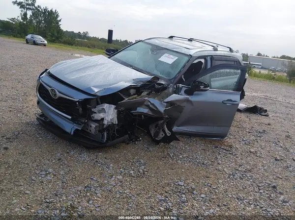 5TDGZRAH2MS085276 2021 TOYOTA HIGHLANDER - Image 2