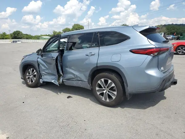 5TDGZRAH2MS085584 2021 TOYOTA HIGHLANDER - Image 2