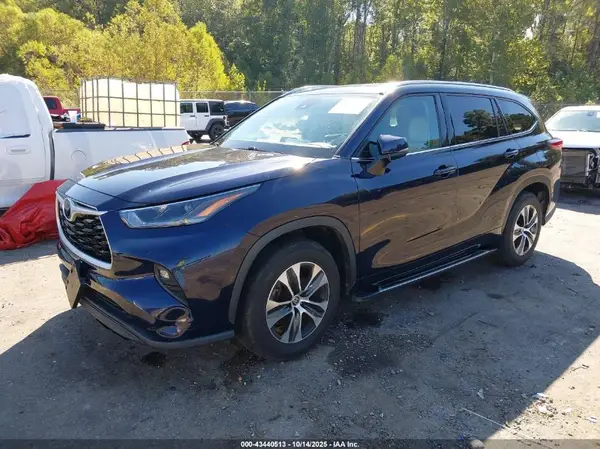 5TDGZRAH2MS514366 2021 TOYOTA HIGHLANDER - Image 2
