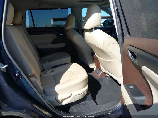 5TDGZRAH2MS514366 2021 TOYOTA HIGHLANDER - Image 8